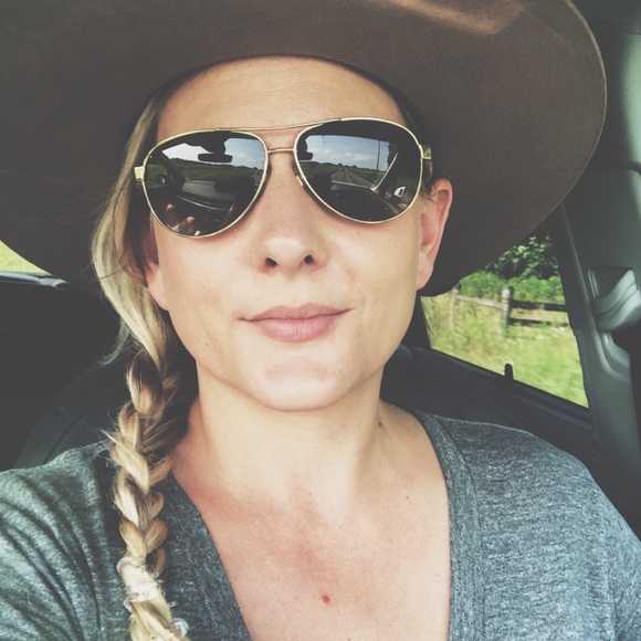 Meet your Posher, Sarah - Picture 3 of 4